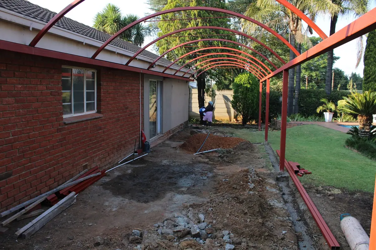 Curved patio cover by Ri-Han Construction, photo 3