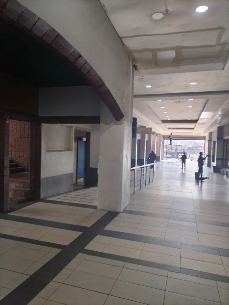 Shopping centre maintenance